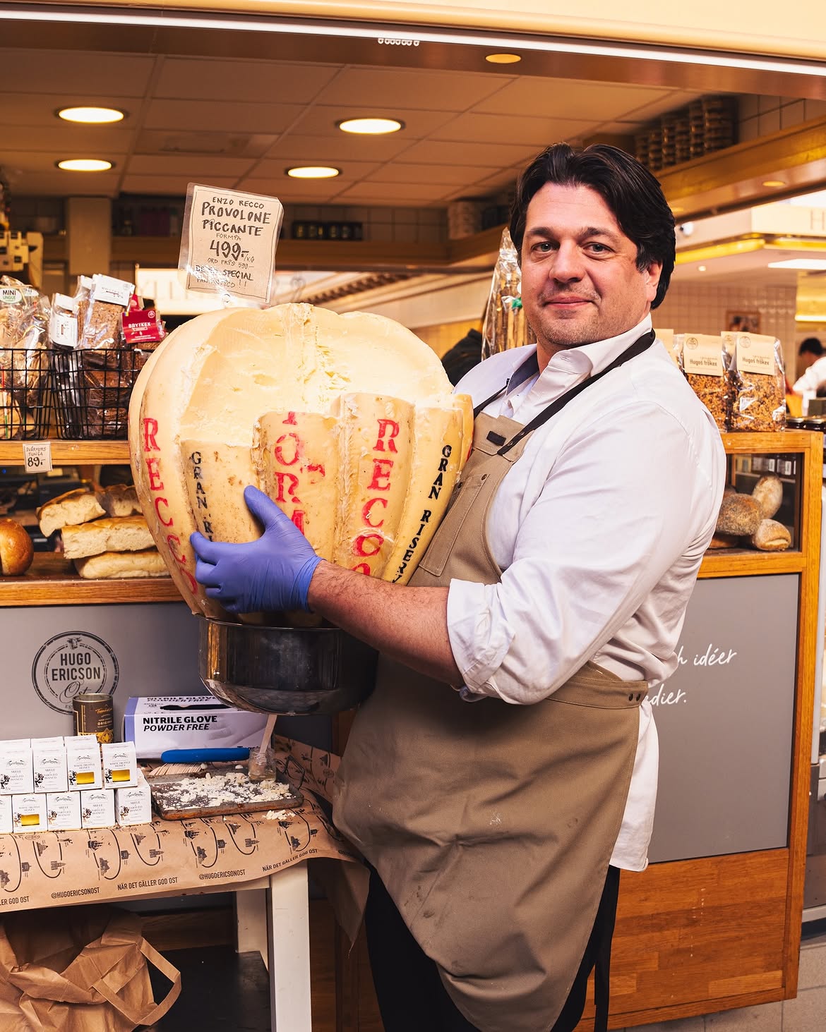 Hugo Ericson presenting a wheel of cheese