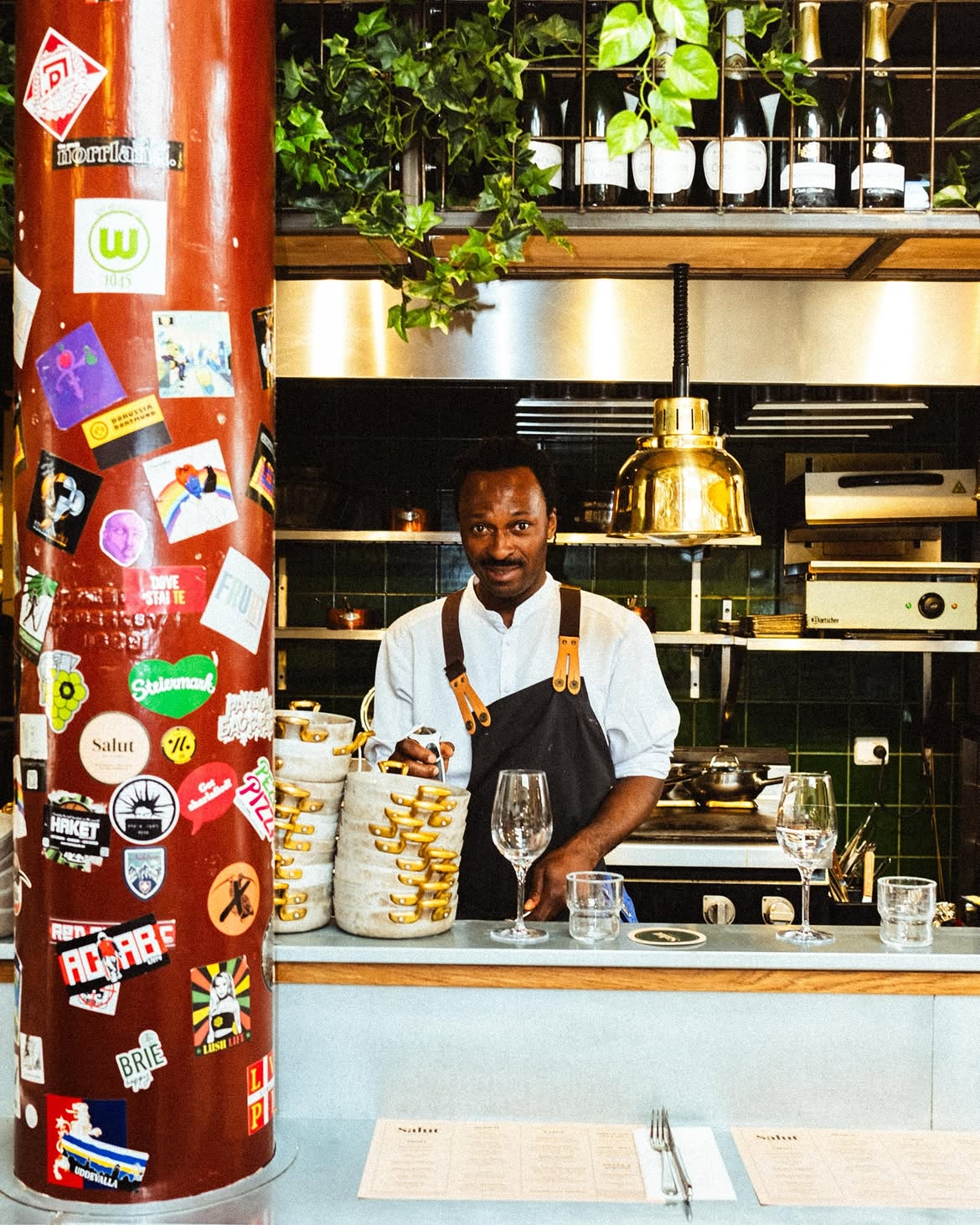 Chef behind the counter at Salut in Stora Saluhallen